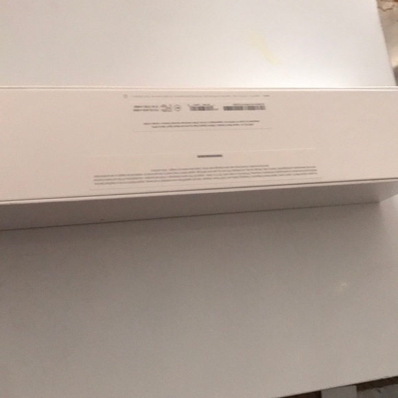 BRAND NEW SERIES 3 APPLE WATCH - Picture 2 of 3